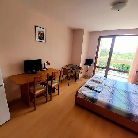 Otel Prestige Studio First Line On The Sveti Vlas